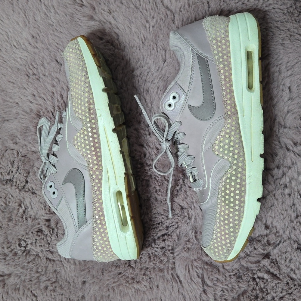 NIKE AIR MAX SUPER CUTE SNEAKERS. SZ 10